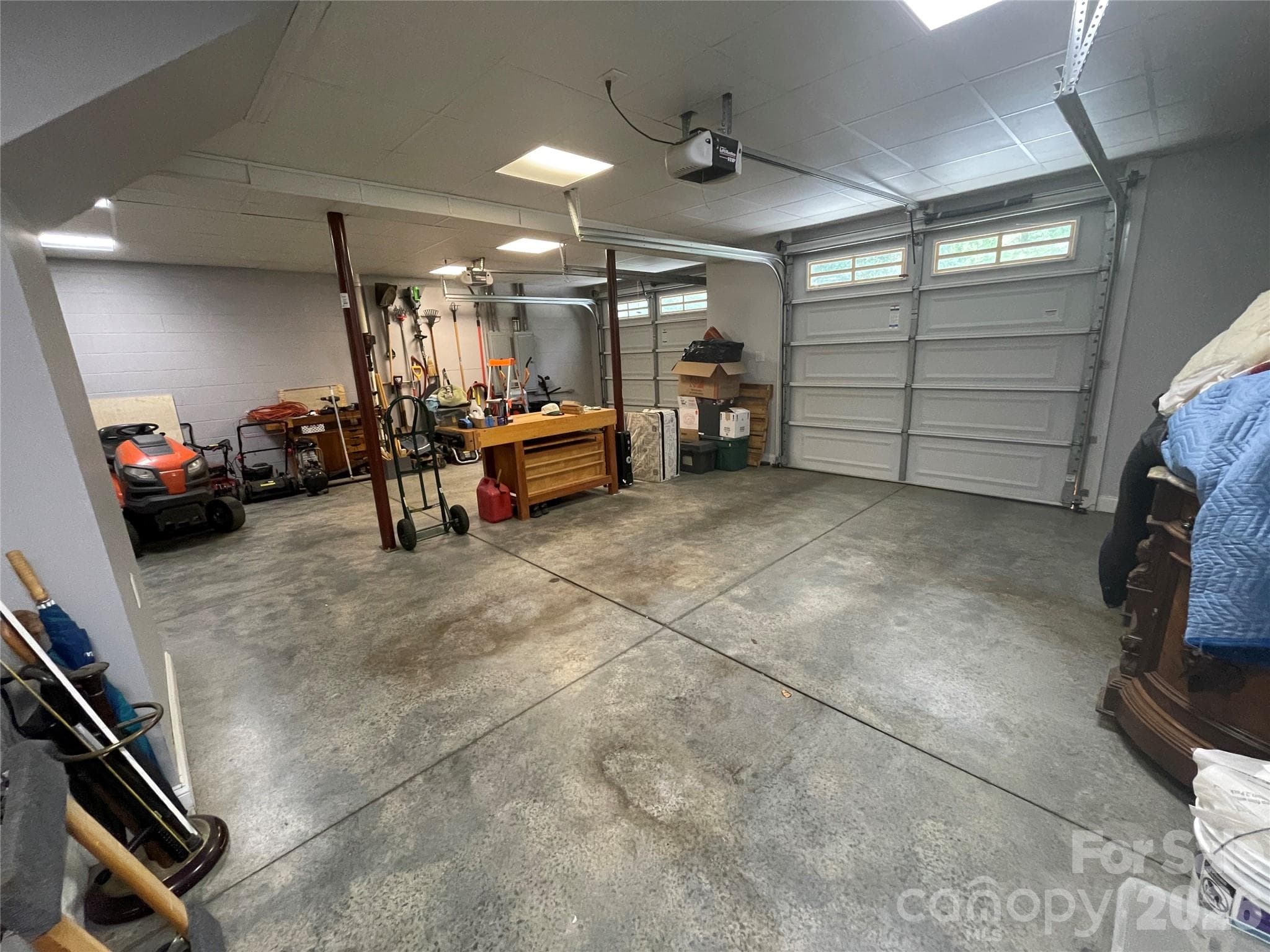 Oversized 2 car garage - 162 Twin Lakes Drive, Statesville