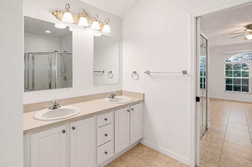 Primary Bathroom - 2007 N PARKTON DR, DELTONA