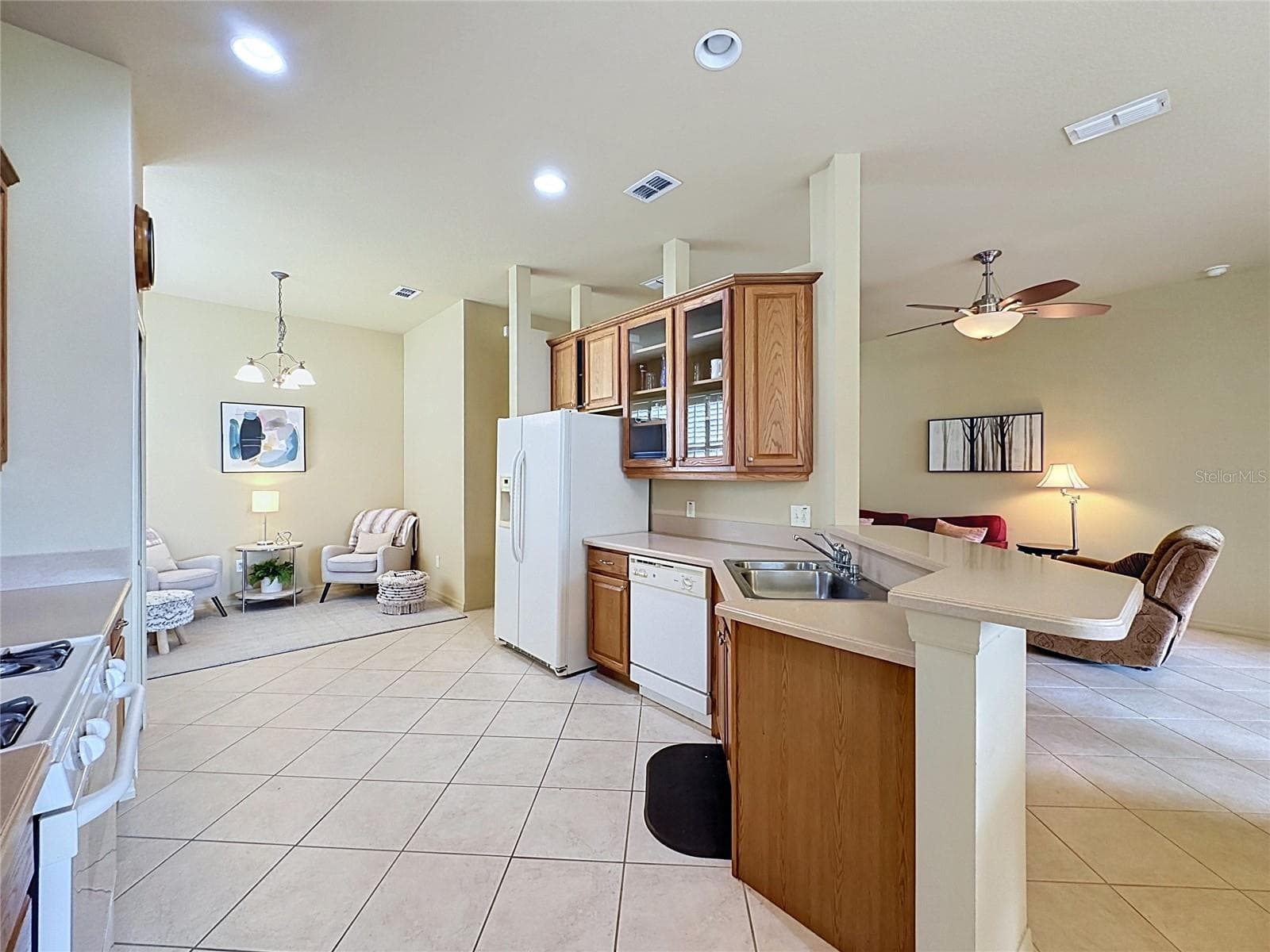 Single Family Residence at 122 FLAME VINE WAY, GROVELAND, photo 18 of 64