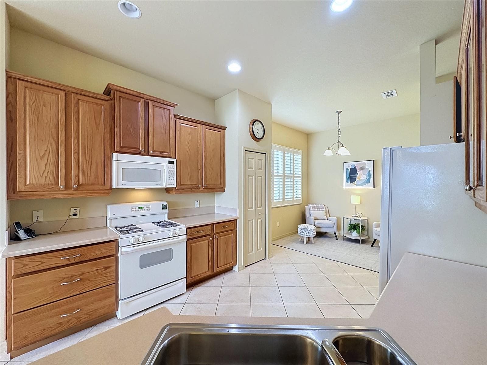 Single Family Residence at 122 FLAME VINE WAY, GROVELAND, photo 19 of 64