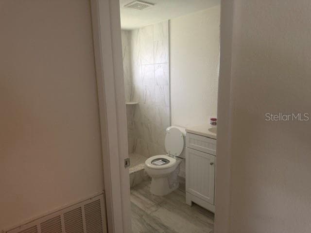 bathroom - 30 S DESOTO ST, BEVERLY HILLS