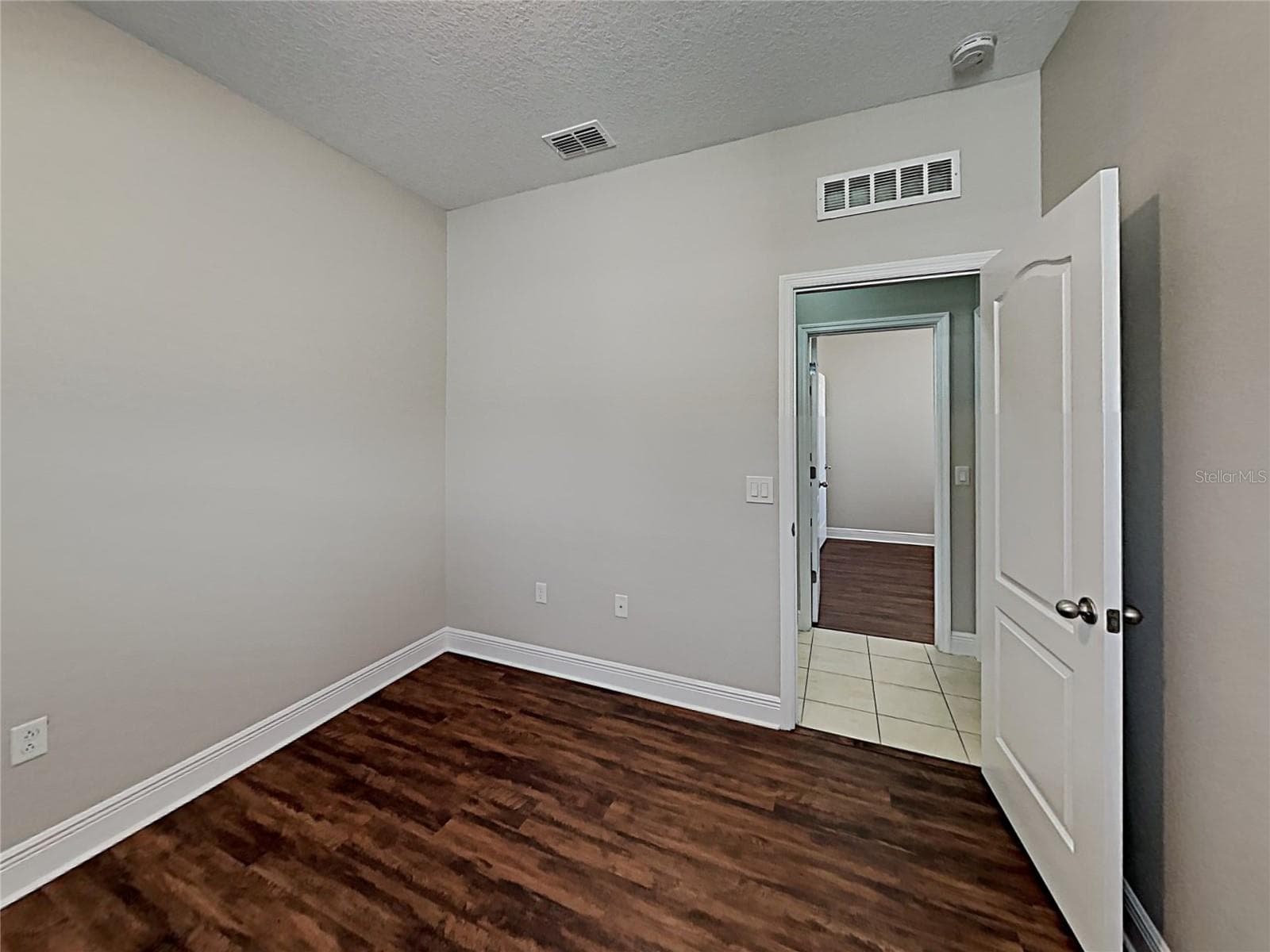 Single Family Residence at 7033 FEATHER WOOD DR, RUSKIN, photo 2 of 17