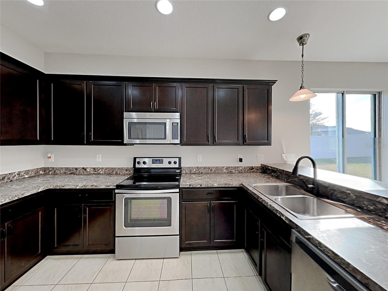 Single Family Residence at 7033 FEATHER WOOD DR, RUSKIN, photo 12 of 17