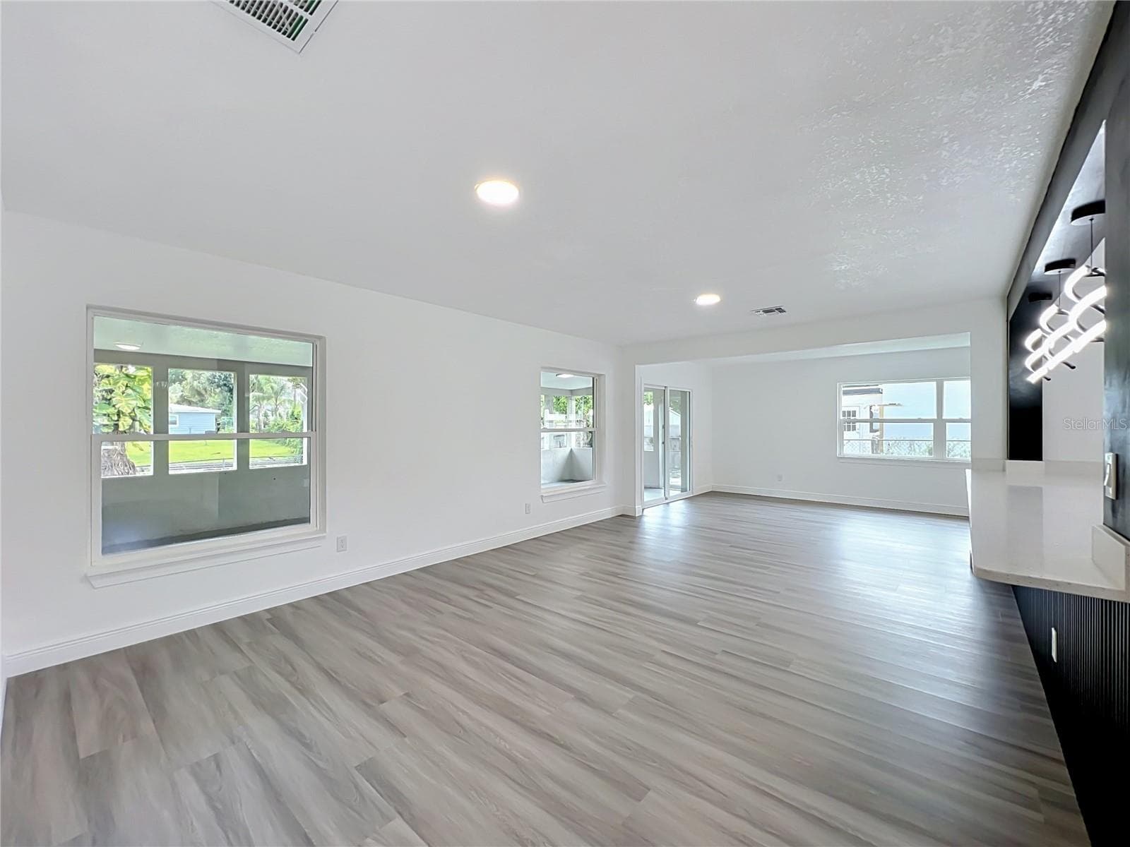 An open and airy interior gives you plenty of room to make this home your own. - 3202 TRADEWINDS TRL, ORLANDO