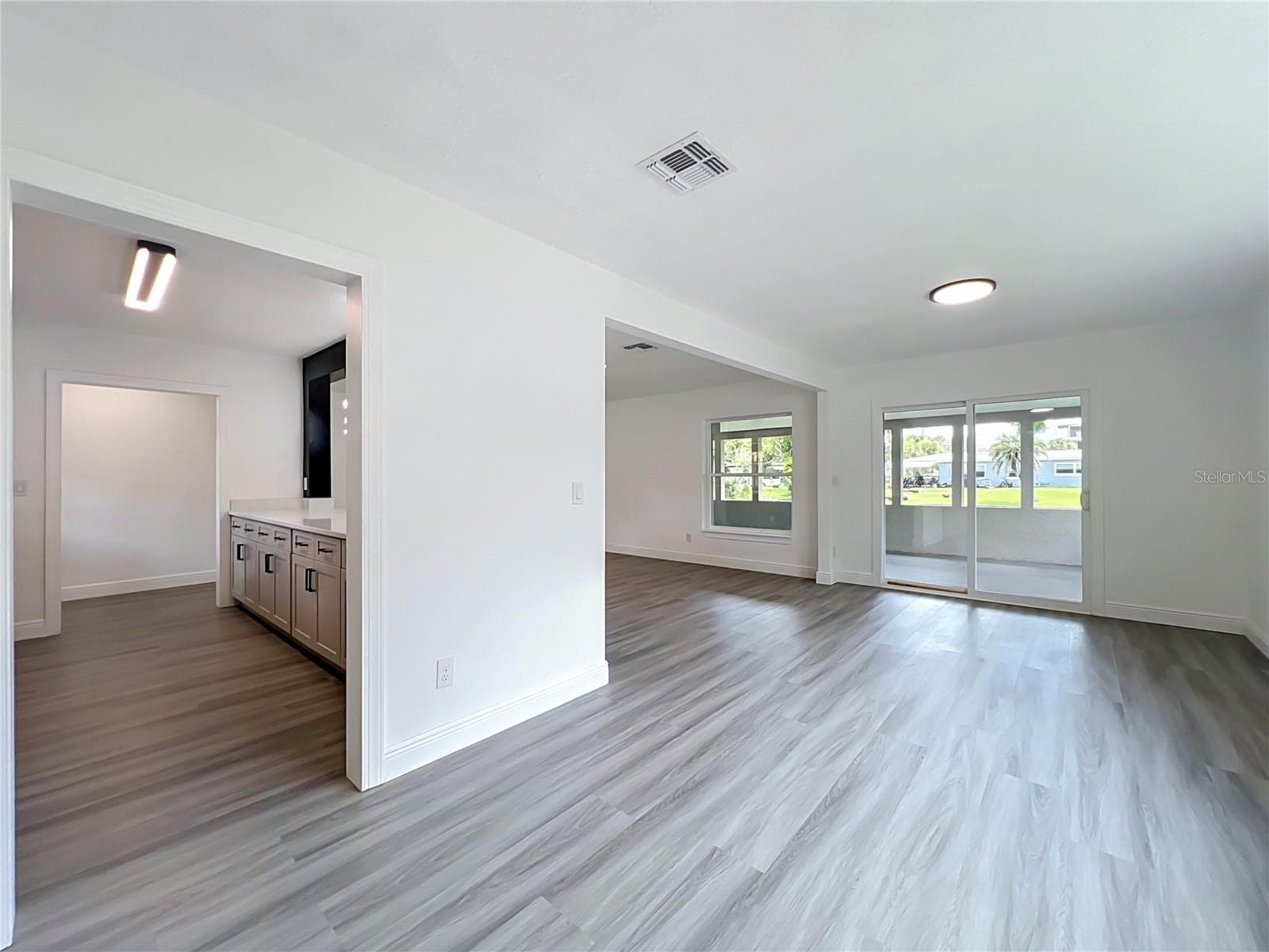 Clean lines, natural light and updated flooring create a fresh modern feel. - 3202 TRADEWINDS TRL, ORLANDO