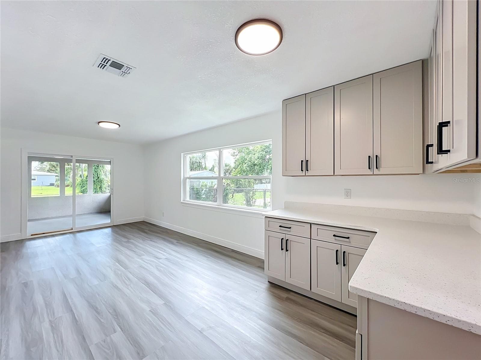 Open sightlines keep the kitchen connected to the main living areas. - 3202 TRADEWINDS TRL, ORLANDO