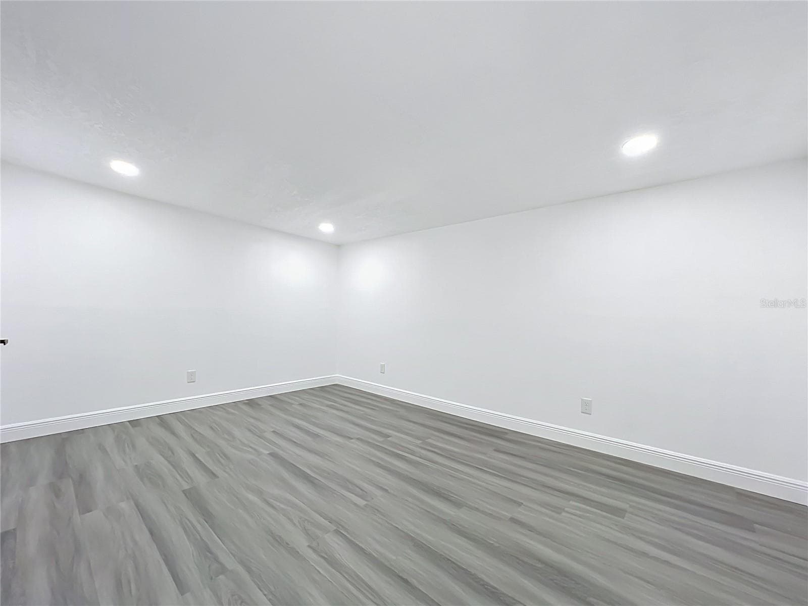 More than a walk-in closet! Approximately 15'9" x 11'10", this oversized primary closet is nearly bedroom-sized, with incredible potential for a dressing room, studio, office or creative flex space - 3202 TRADEWINDS TRL, ORLANDO