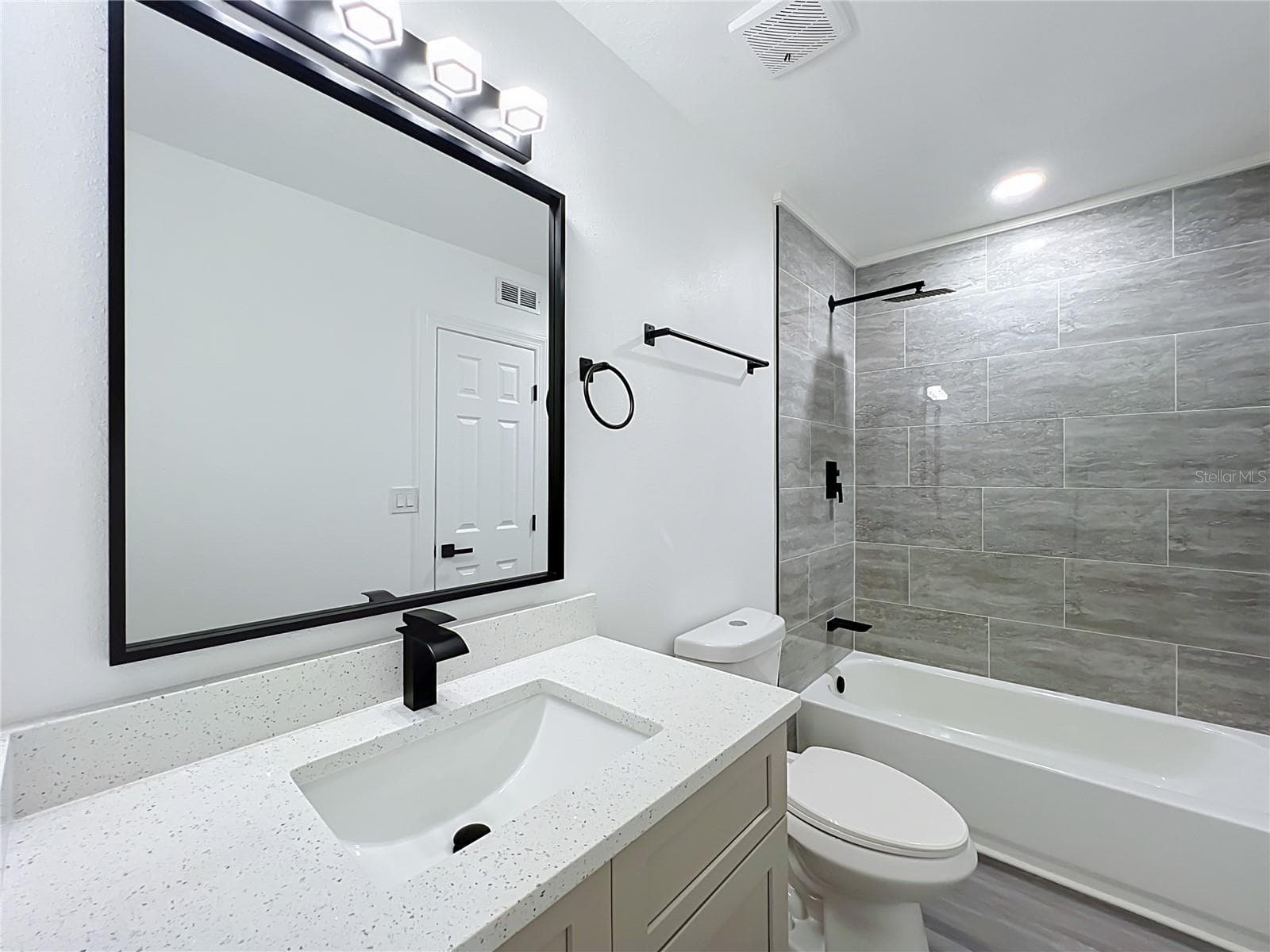 Another updated full bathroom with modern fixtures and coordinated finishes. - 3202 TRADEWINDS TRL, ORLANDO