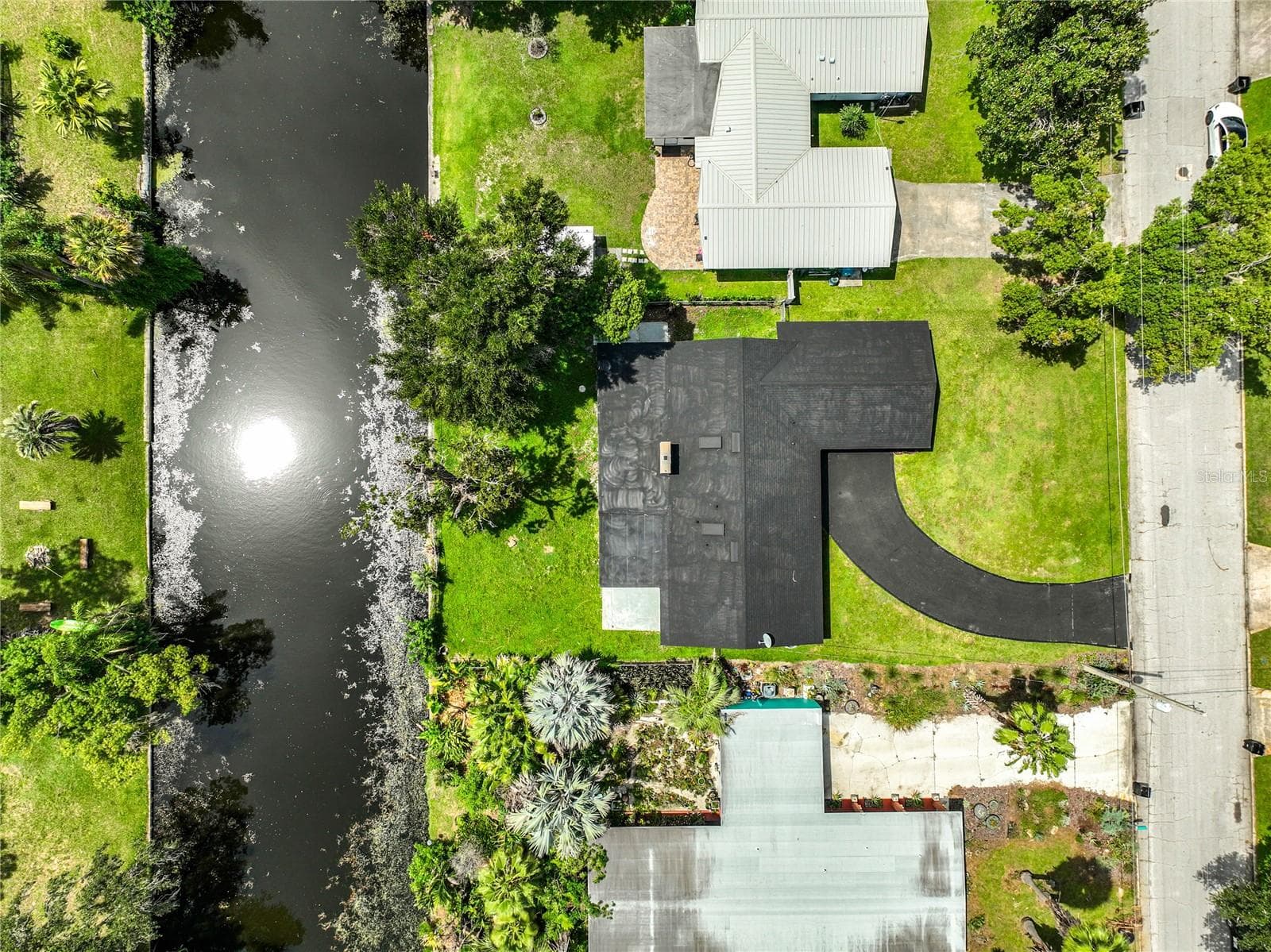A bird's-eye view shows the home's footprint, yard and canal-side setting. - 3202 TRADEWINDS TRL, ORLANDO