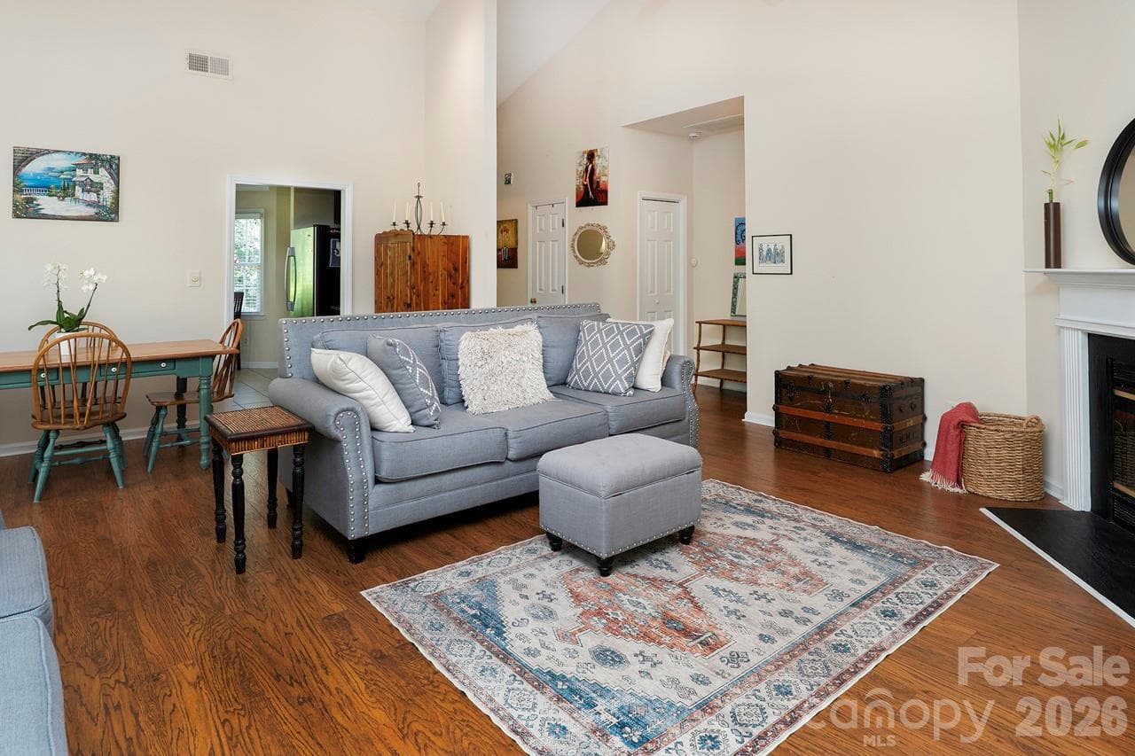 Townhouse at 5935 Fitzwilliams Lane, Charlotte, photo 6 of 23