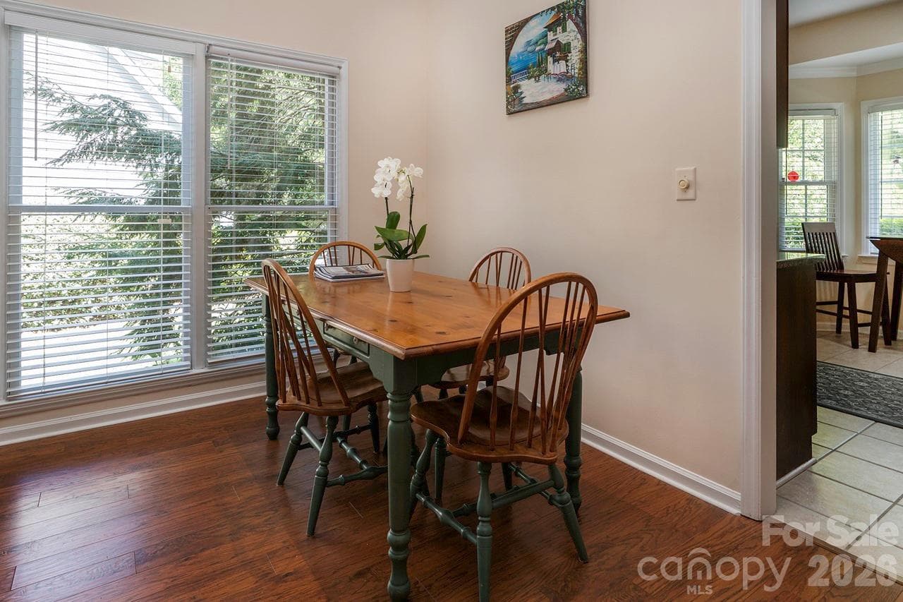 Townhouse at 5935 Fitzwilliams Lane, Charlotte, photo 8 of 23