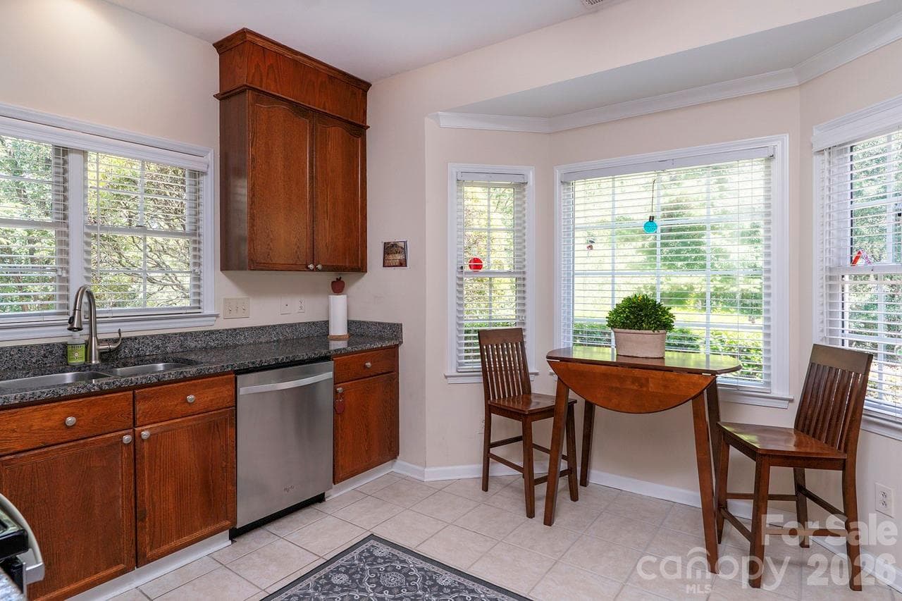Townhouse at 5935 Fitzwilliams Lane, Charlotte, photo 11 of 23