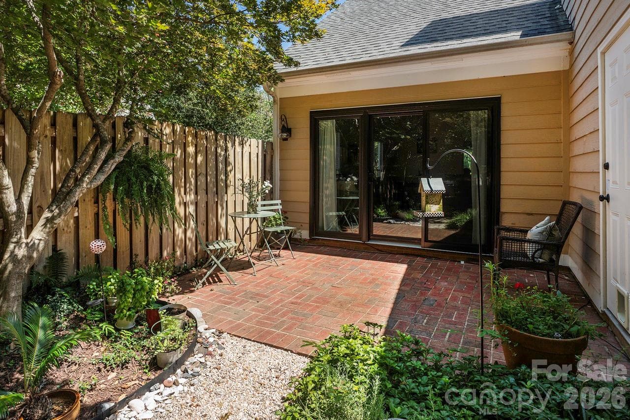 Townhouse at 5935 Fitzwilliams Lane, Charlotte, photo 20 of 23