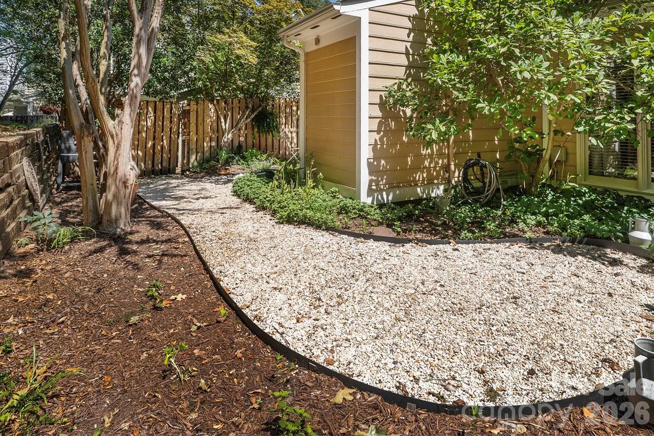 Townhouse at 5935 Fitzwilliams Lane, Charlotte, photo 23 of 23