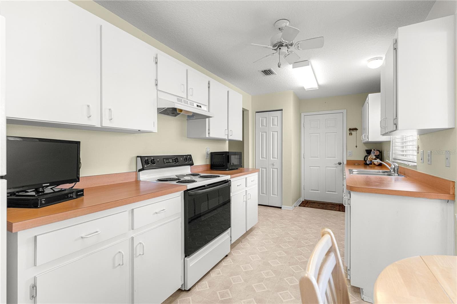 Single Family Residence at 6201 SW 84TH PL, OCALA, photo 8 of 50