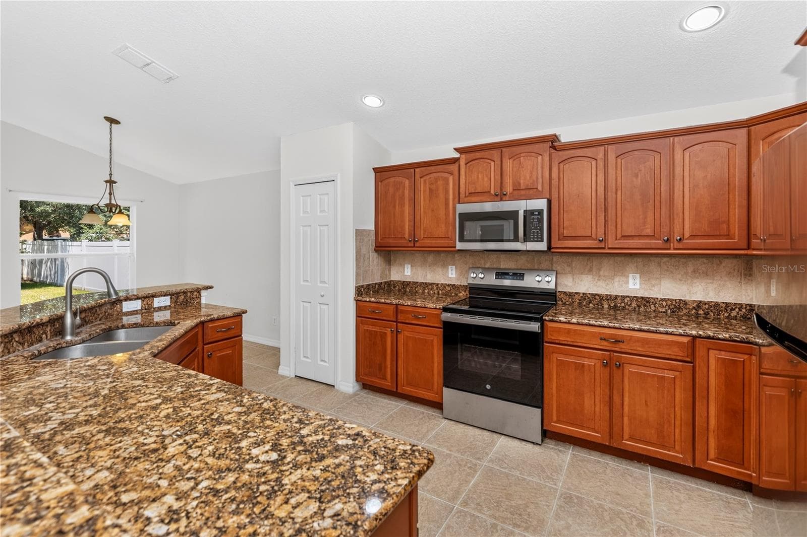 Single Family Residence at 11513 MOSSY OAK DR, ORLANDO, photo 13 of 51