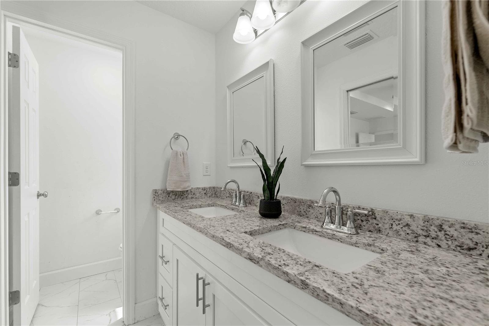 Primary Bath - 20615 SW ROBIN DR, DUNNELLON