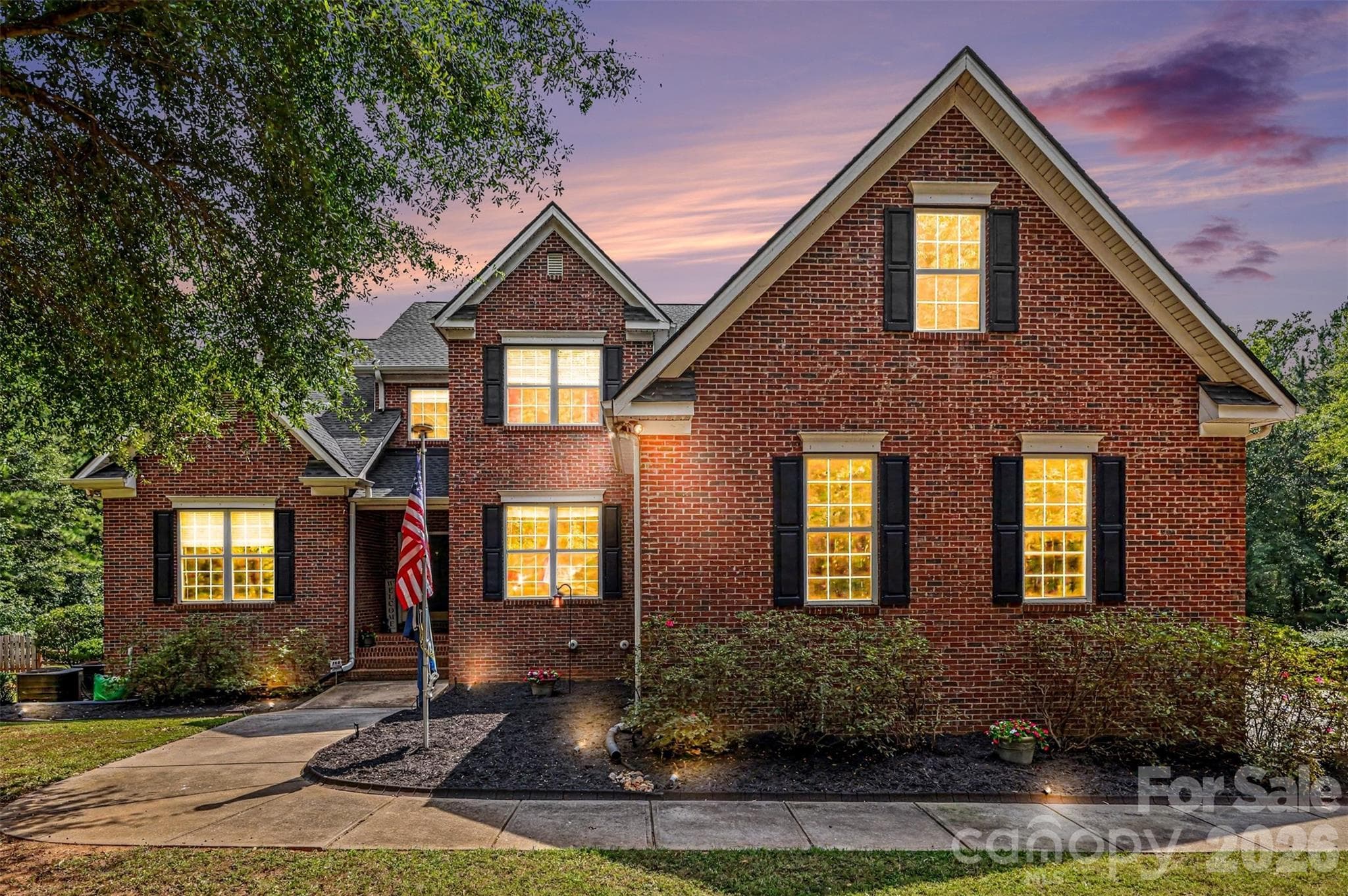 Front Elevation - 3647 Venetian Way, York
