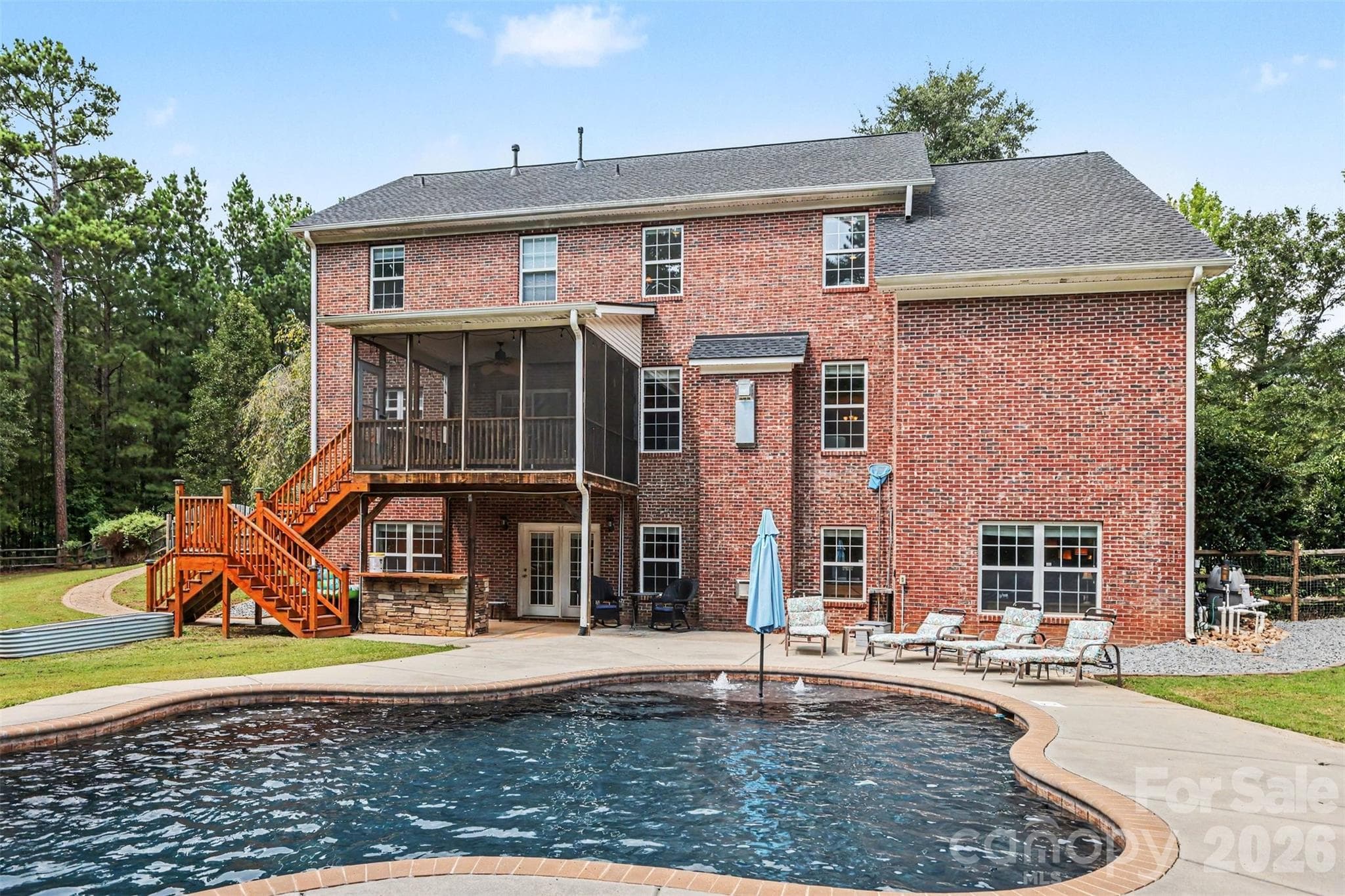 Rear elevation + pool - 3647 Venetian Way, York