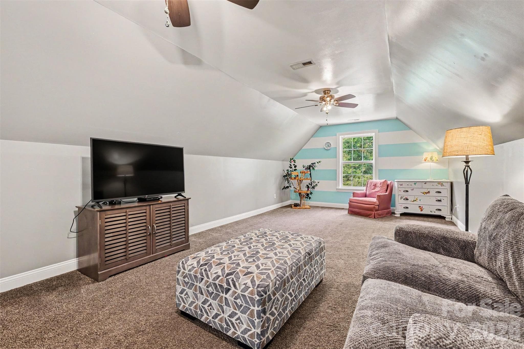 F.R.O.G. / bonus-room - 3647 Venetian Way, York