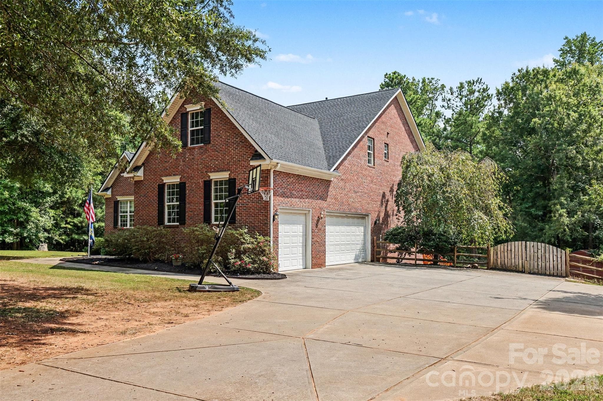 Three-car garage/side elevation - 3647 Venetian Way, York