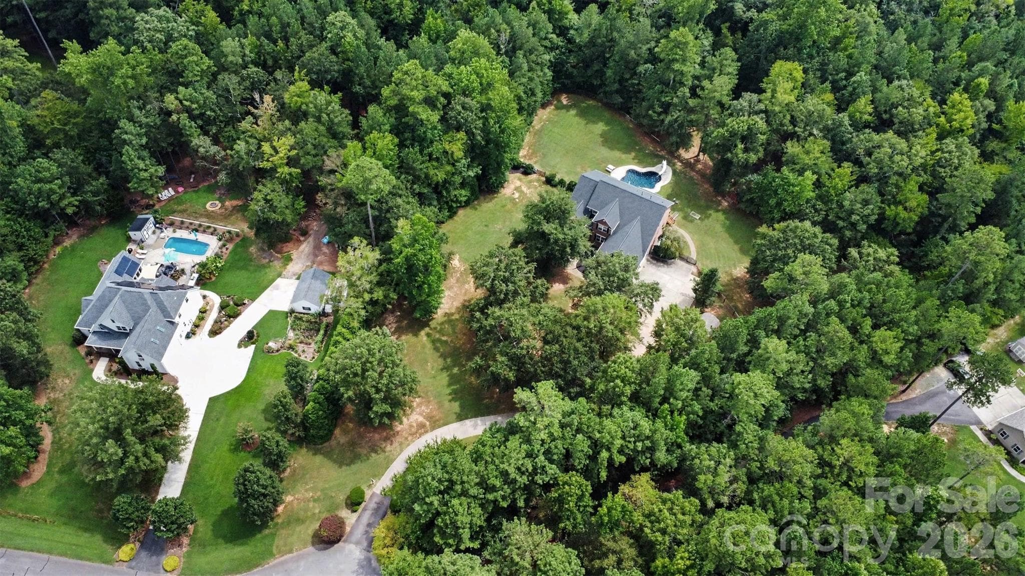Privacy from surrounding homes - 3647 Venetian Way, York
