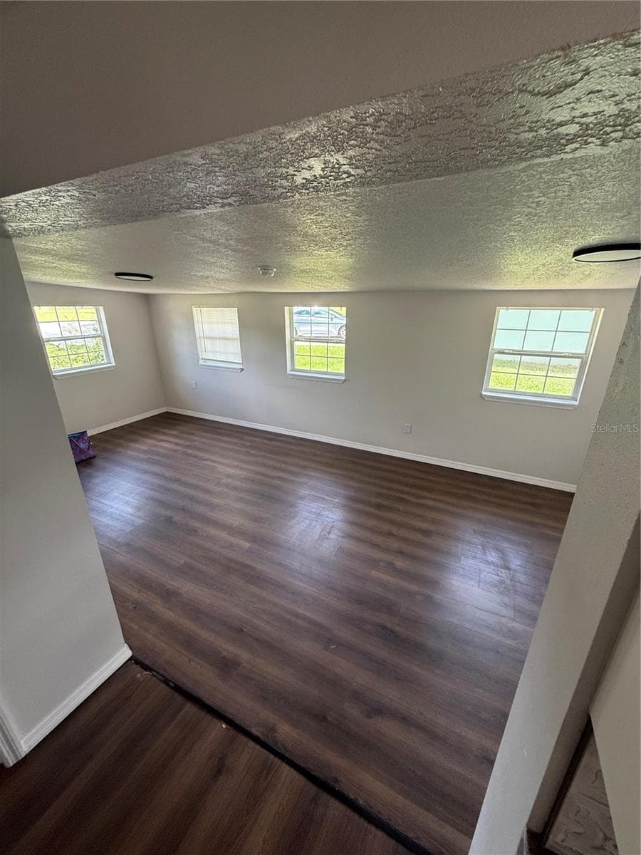 view of living area - 3013 LAUREL AVE, LAKE WALES