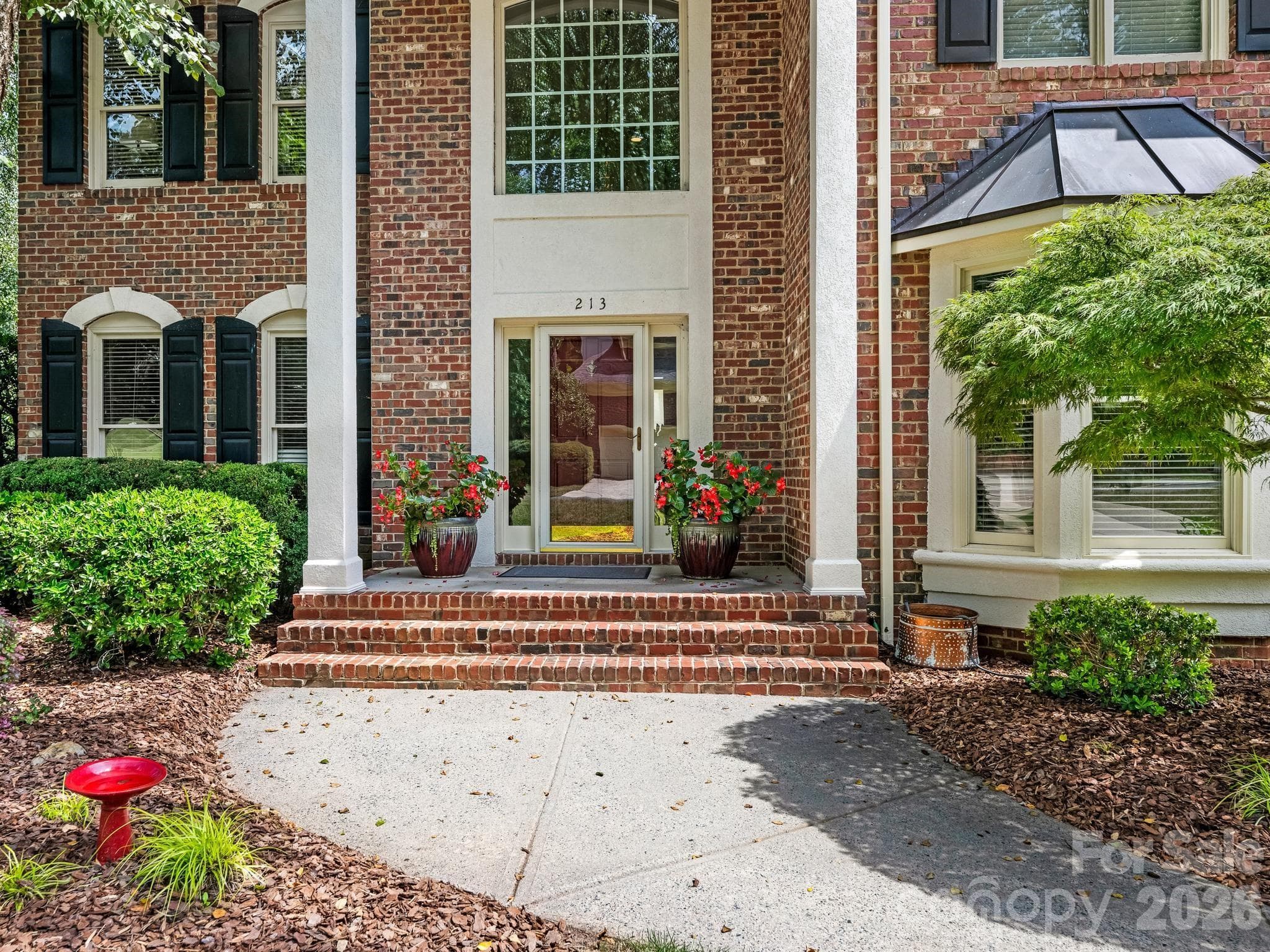 Single Family Residence at 213 Summermore Drive, Charlotte, photo 2 of 34