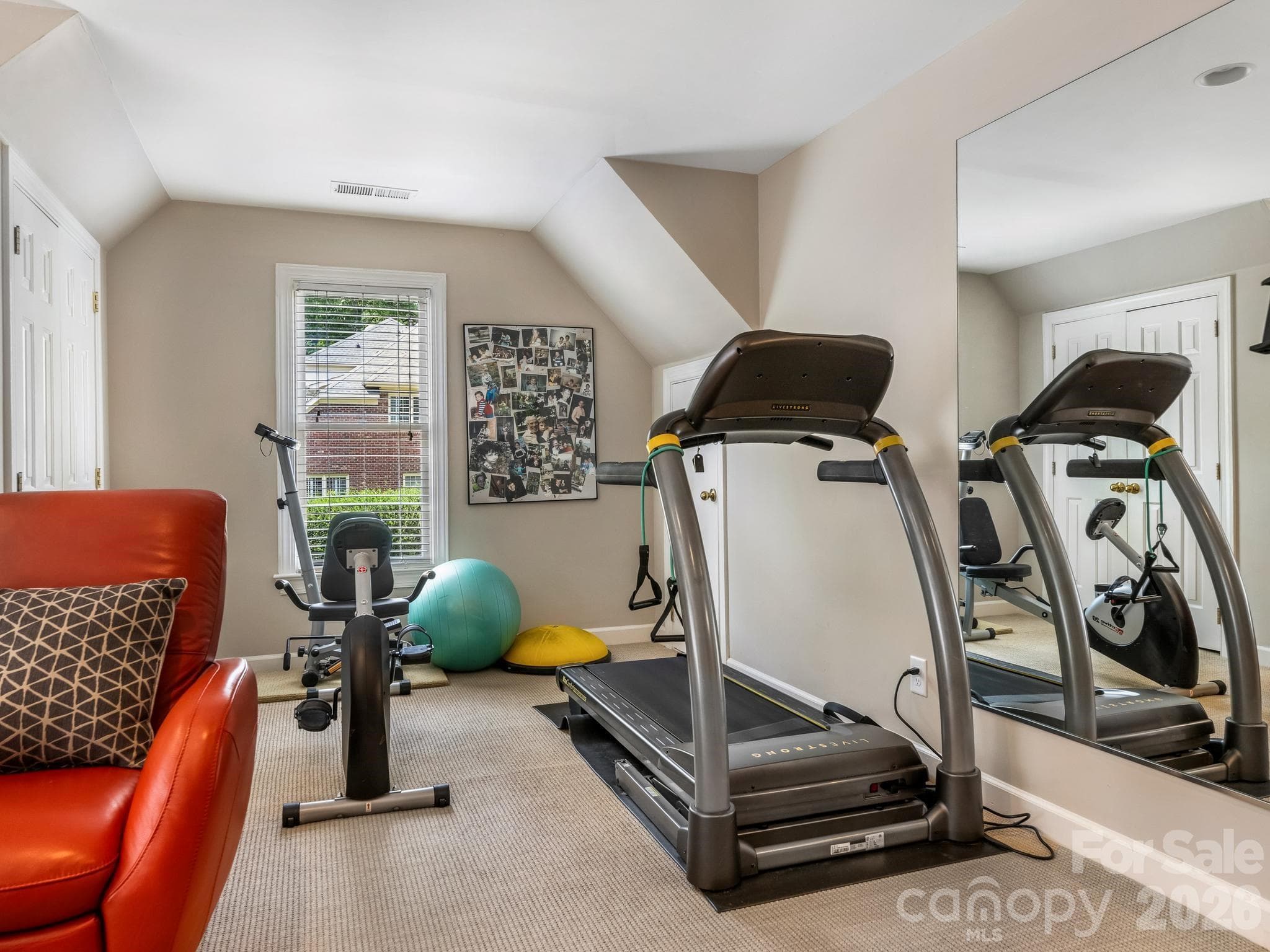Single Family Residence at 213 Summermore Drive, Charlotte, photo 28 of 34