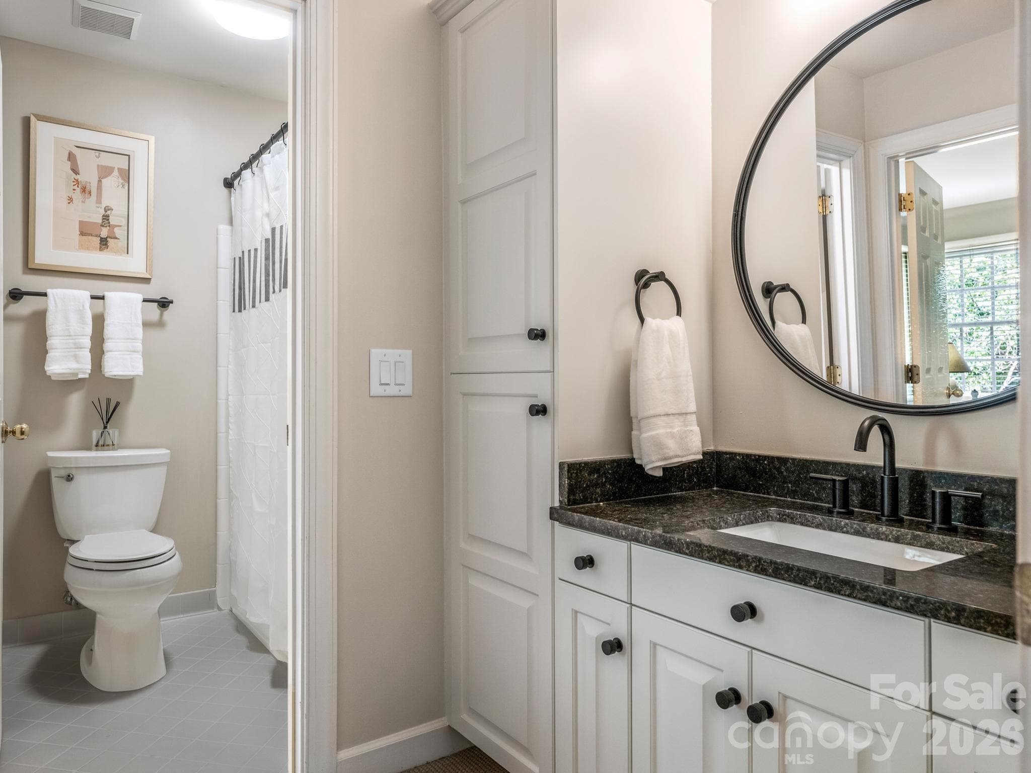 Single Family Residence at 213 Summermore Drive, Charlotte, photo 25 of 34