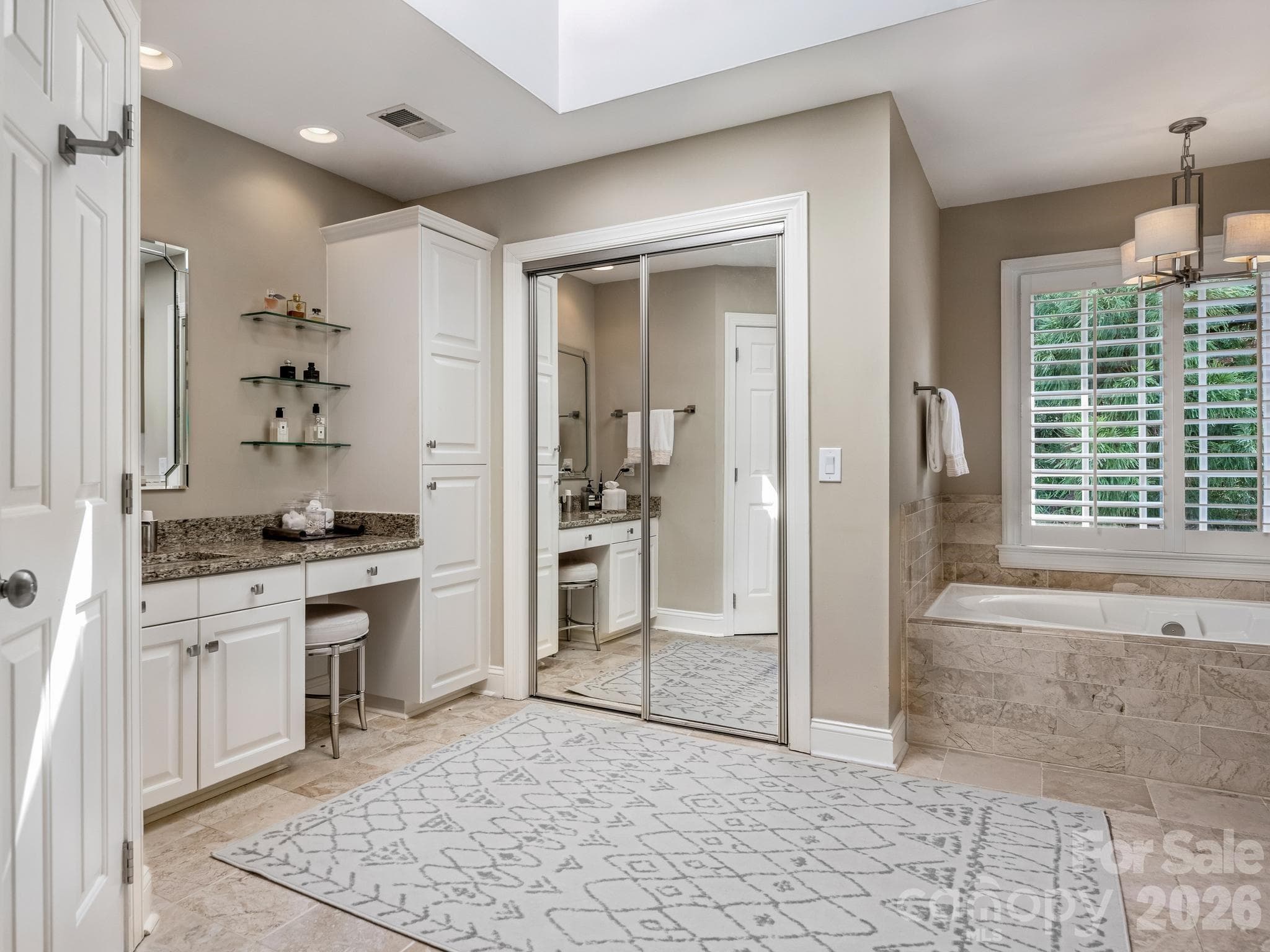 Single Family Residence at 213 Summermore Drive, Charlotte, photo 19 of 34