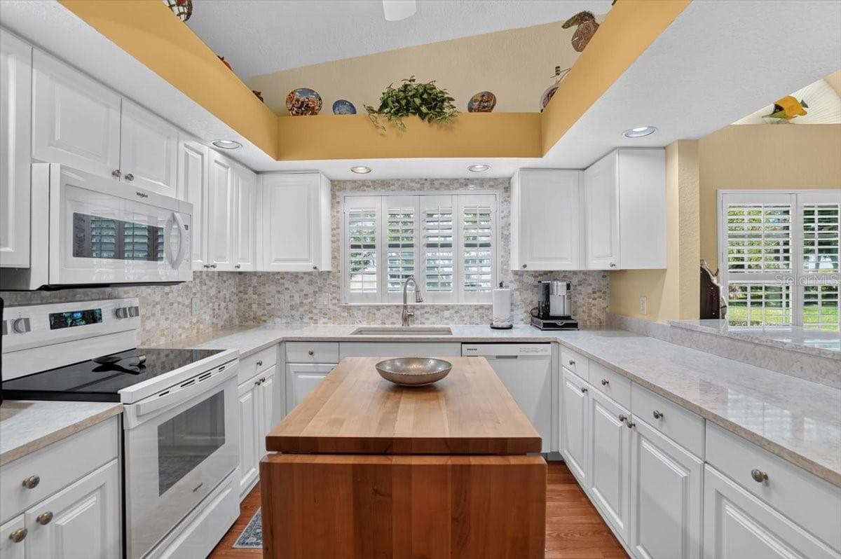 Villa at 7165 MELROSE PL, BRADENTON, photo 21 of 59