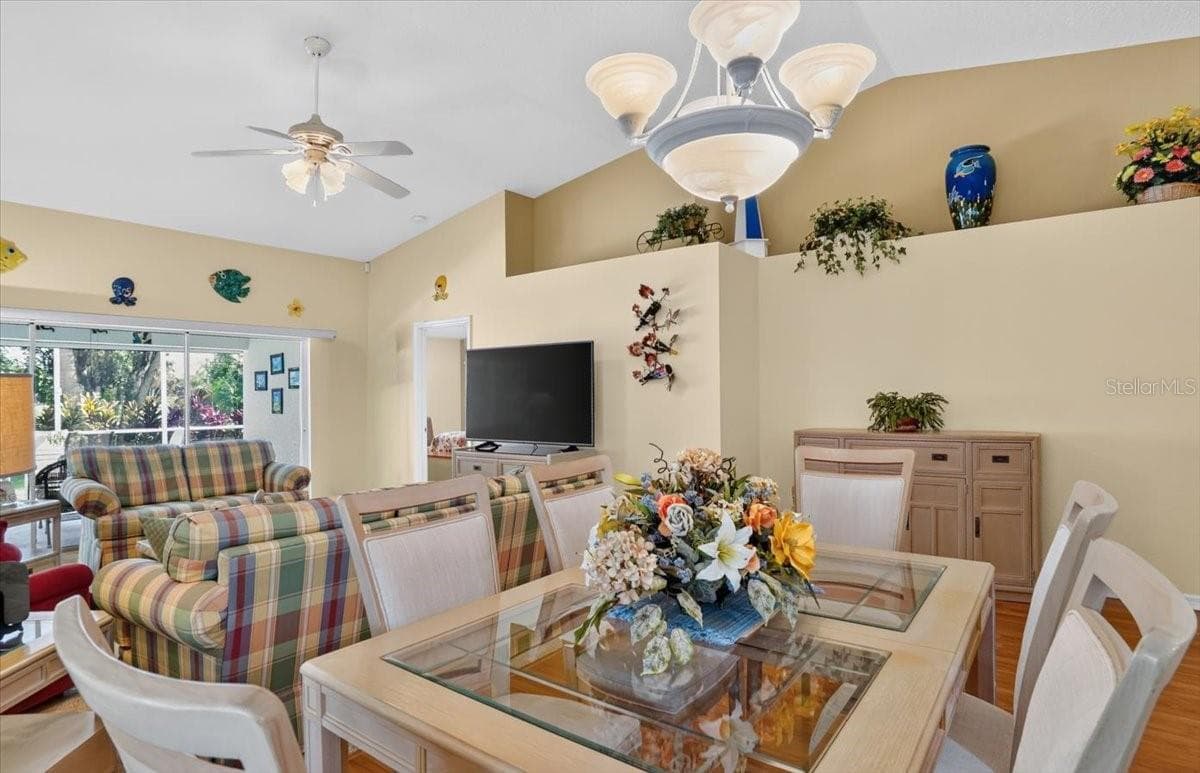 open living area - 7165 MELROSE PL, BRADENTON