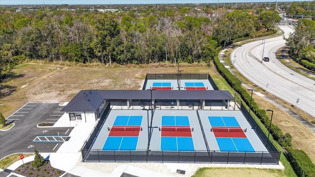 5 courts - 7165 MELROSE PL, BRADENTON