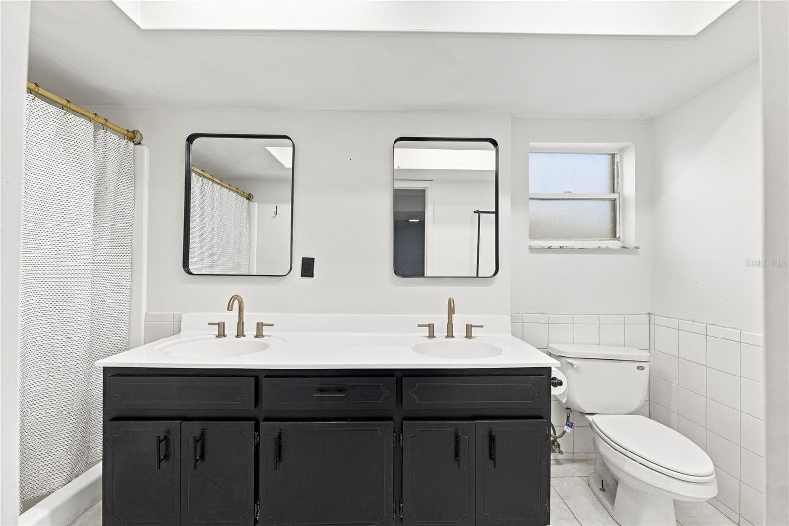 Primary Bathroom - 28850 LINDENHURST DR, WESLEY CHAPEL