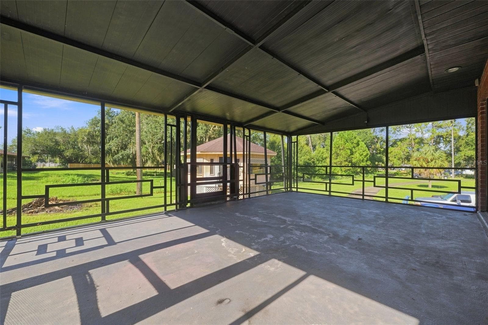 Screened Patio - 28850 LINDENHURST DR, WESLEY CHAPEL