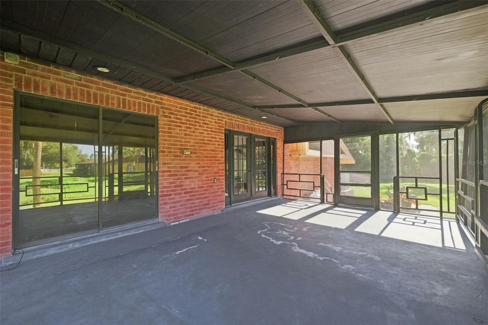 Screened Patio - 28850 LINDENHURST DR, WESLEY CHAPEL