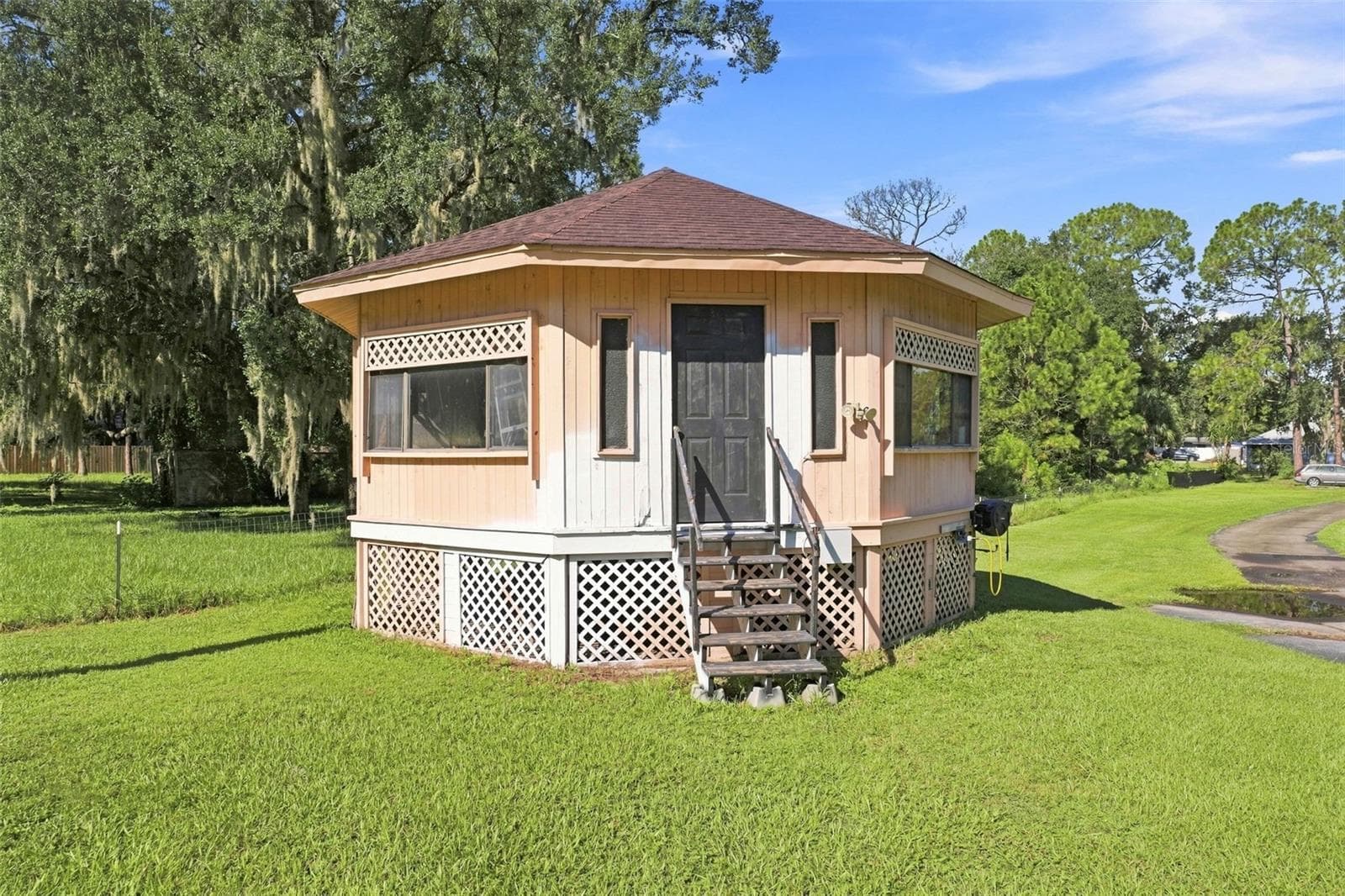 Gazebo - 28850 LINDENHURST DR, WESLEY CHAPEL