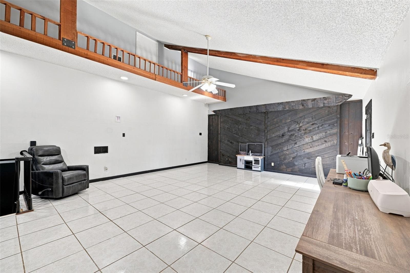 Family Room - 28850 LINDENHURST DR, WESLEY CHAPEL