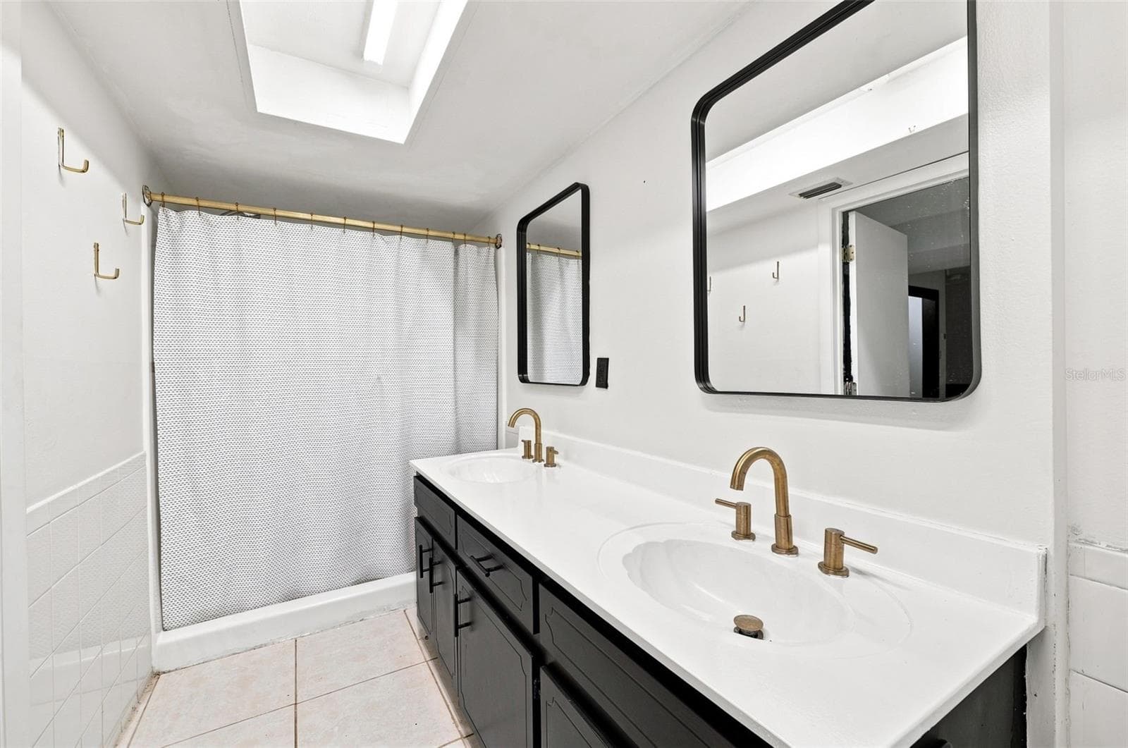 Primary Bathroom - 28850 LINDENHURST DR, WESLEY CHAPEL