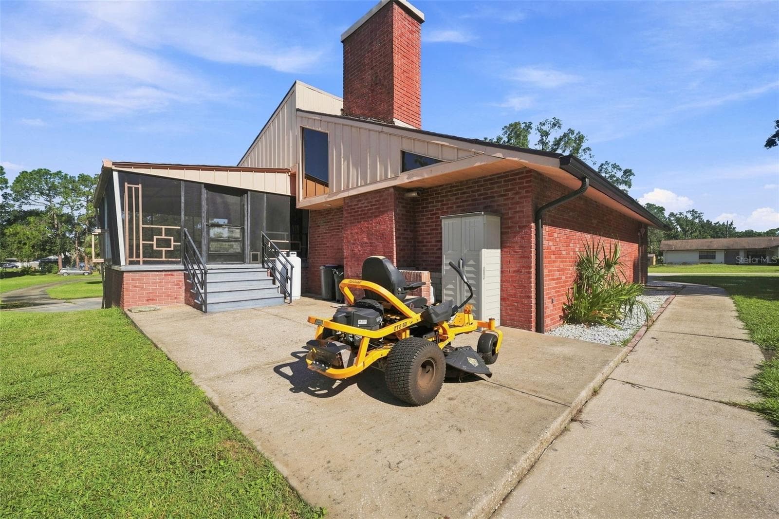 Rear Exterior - 28850 LINDENHURST DR, WESLEY CHAPEL