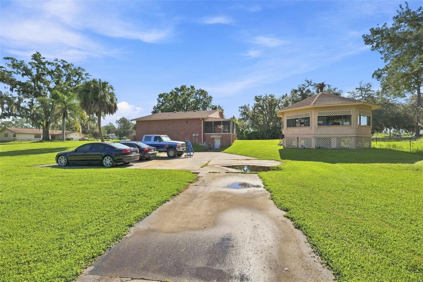Rear Exterior - 28850 LINDENHURST DR, WESLEY CHAPEL