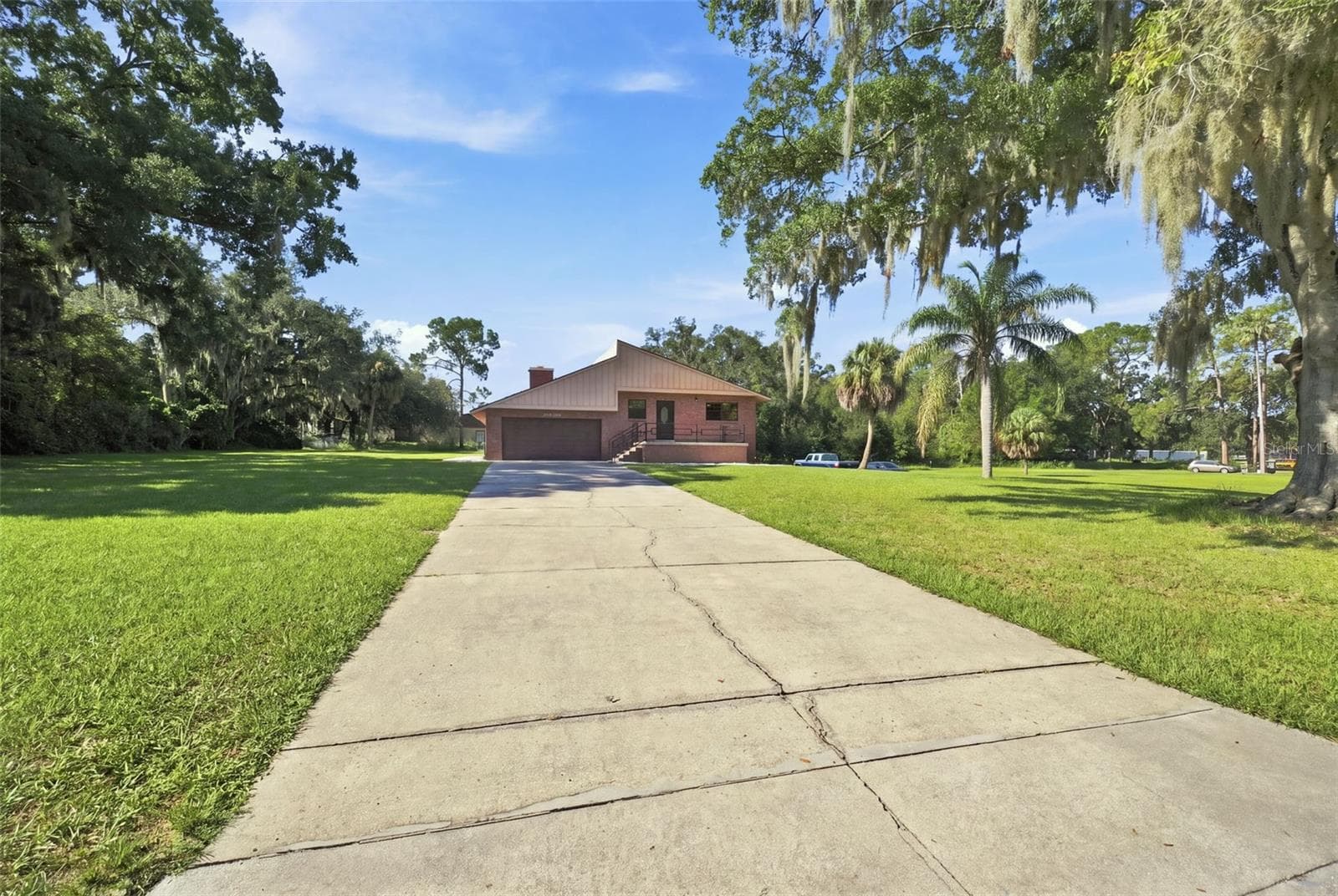 Front Exterior - 28850 LINDENHURST DR, WESLEY CHAPEL