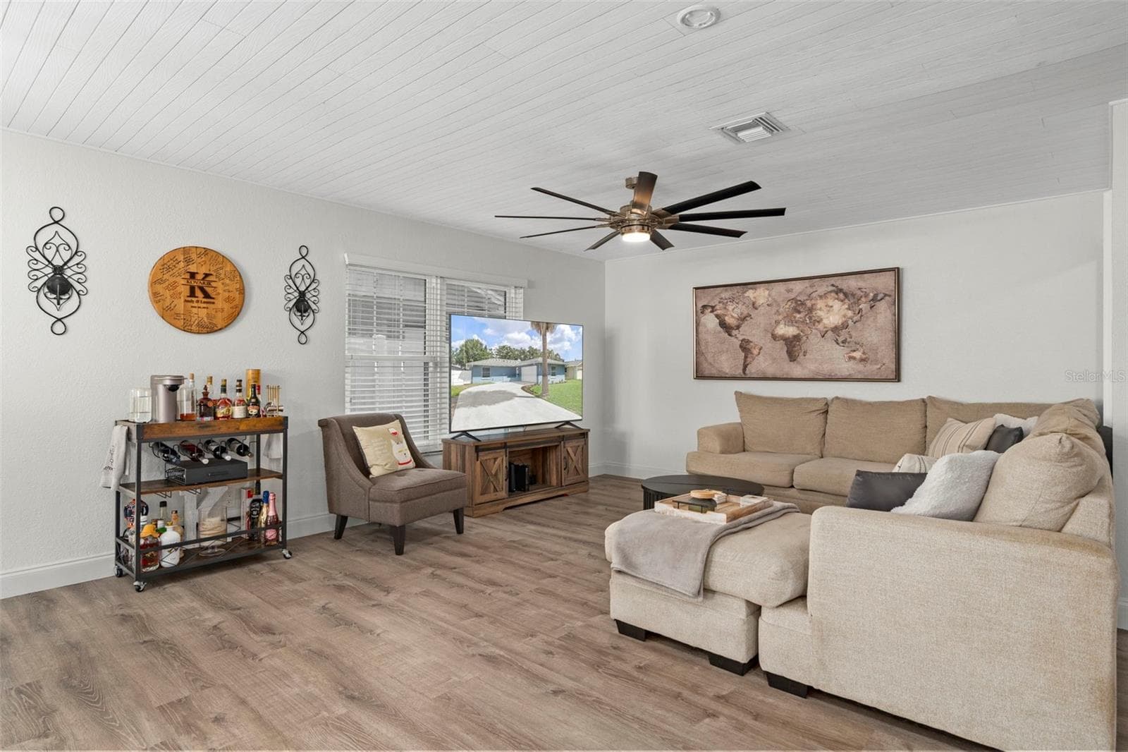 Single Family Residence at 6917 DUNNETT AVE N, ST PETERSBURG, photo 8 of 36