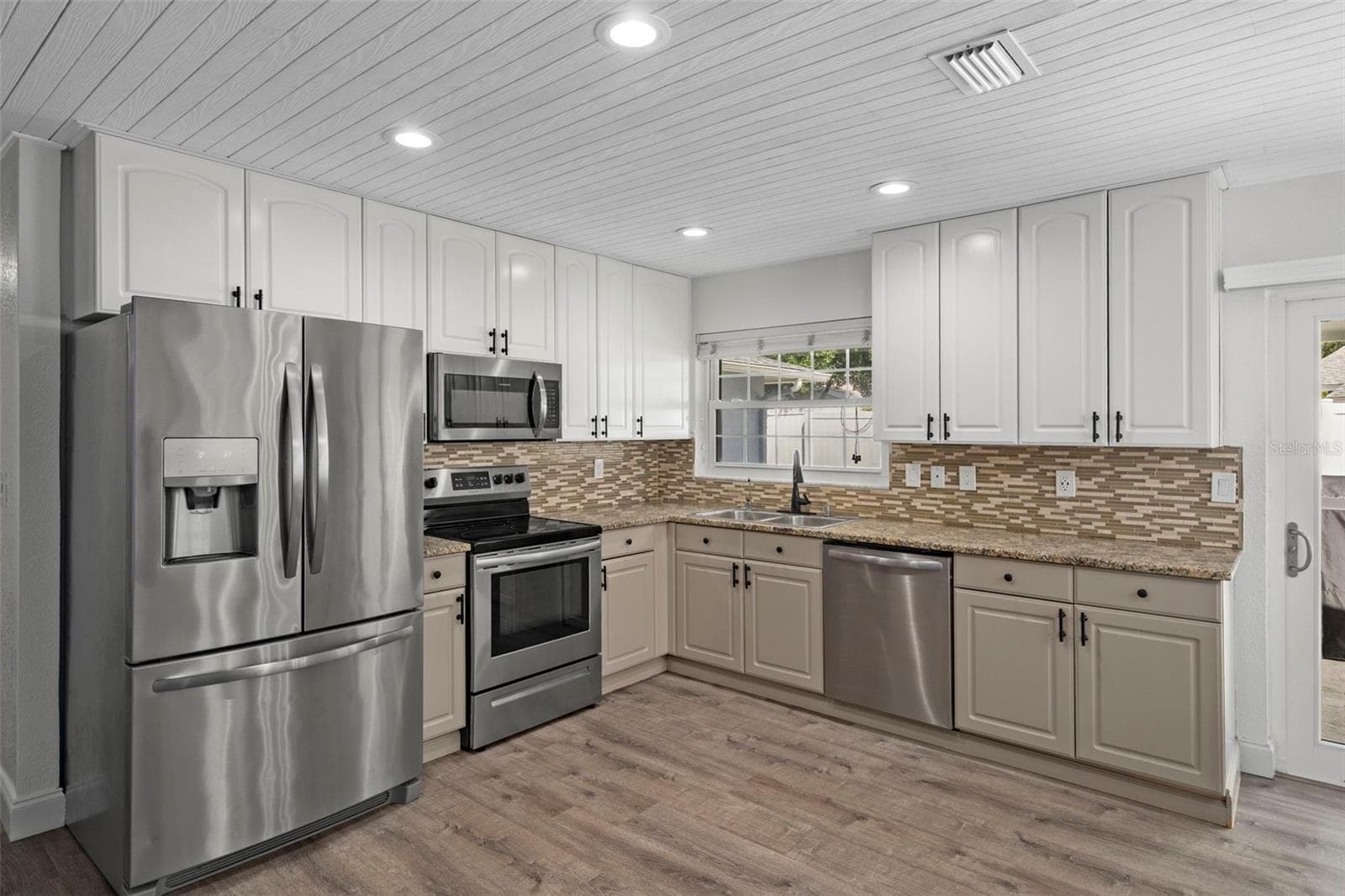 Single Family Residence at 6917 DUNNETT AVE N, ST PETERSBURG, photo 12 of 36