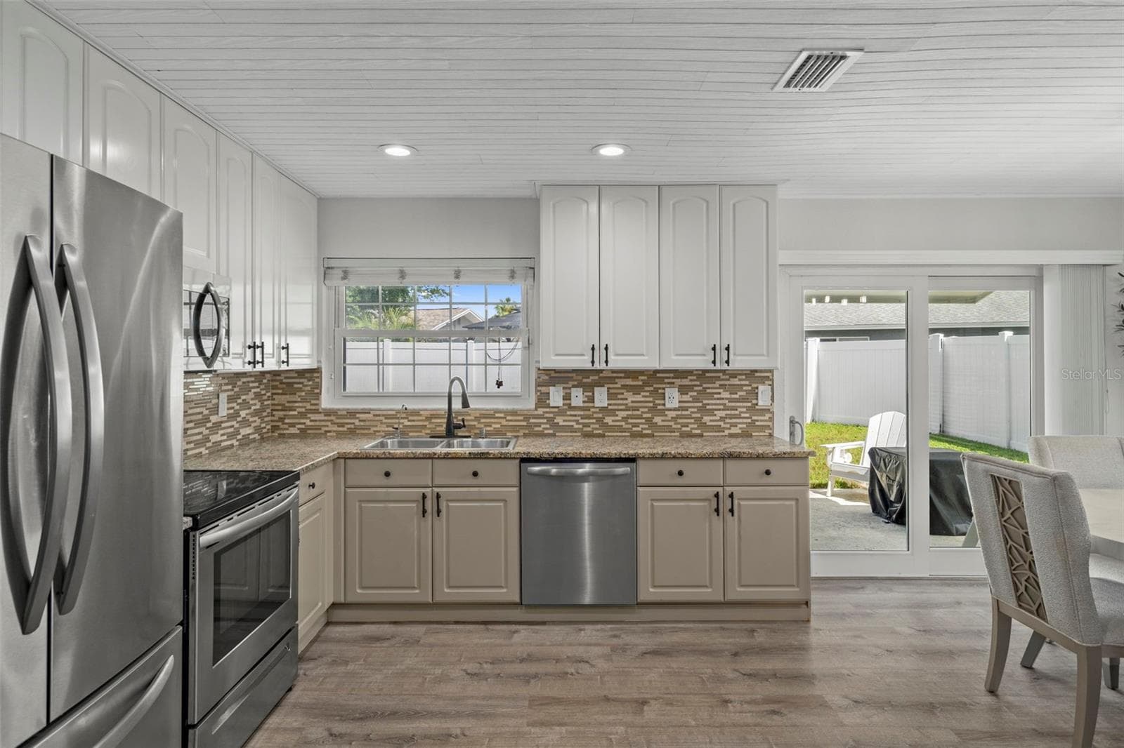 Single Family Residence at 6917 DUNNETT AVE N, ST PETERSBURG, photo 13 of 36