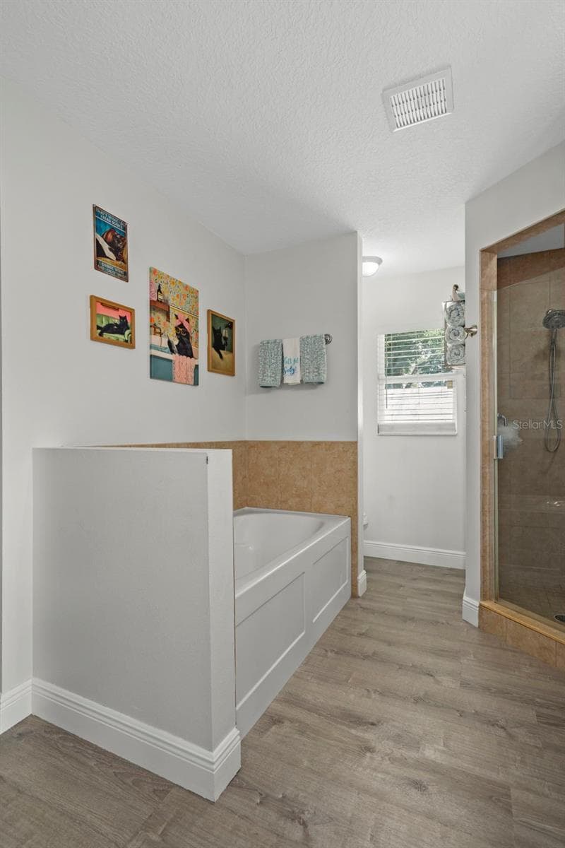 Single Family Residence at 6917 DUNNETT AVE N, ST PETERSBURG, photo 22 of 36