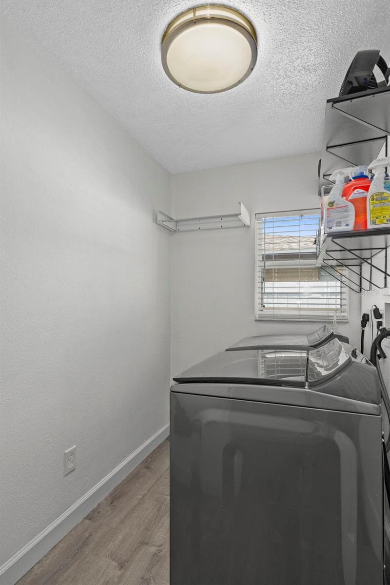 Single Family Residence at 6917 DUNNETT AVE N, ST PETERSBURG, photo 33 of 36