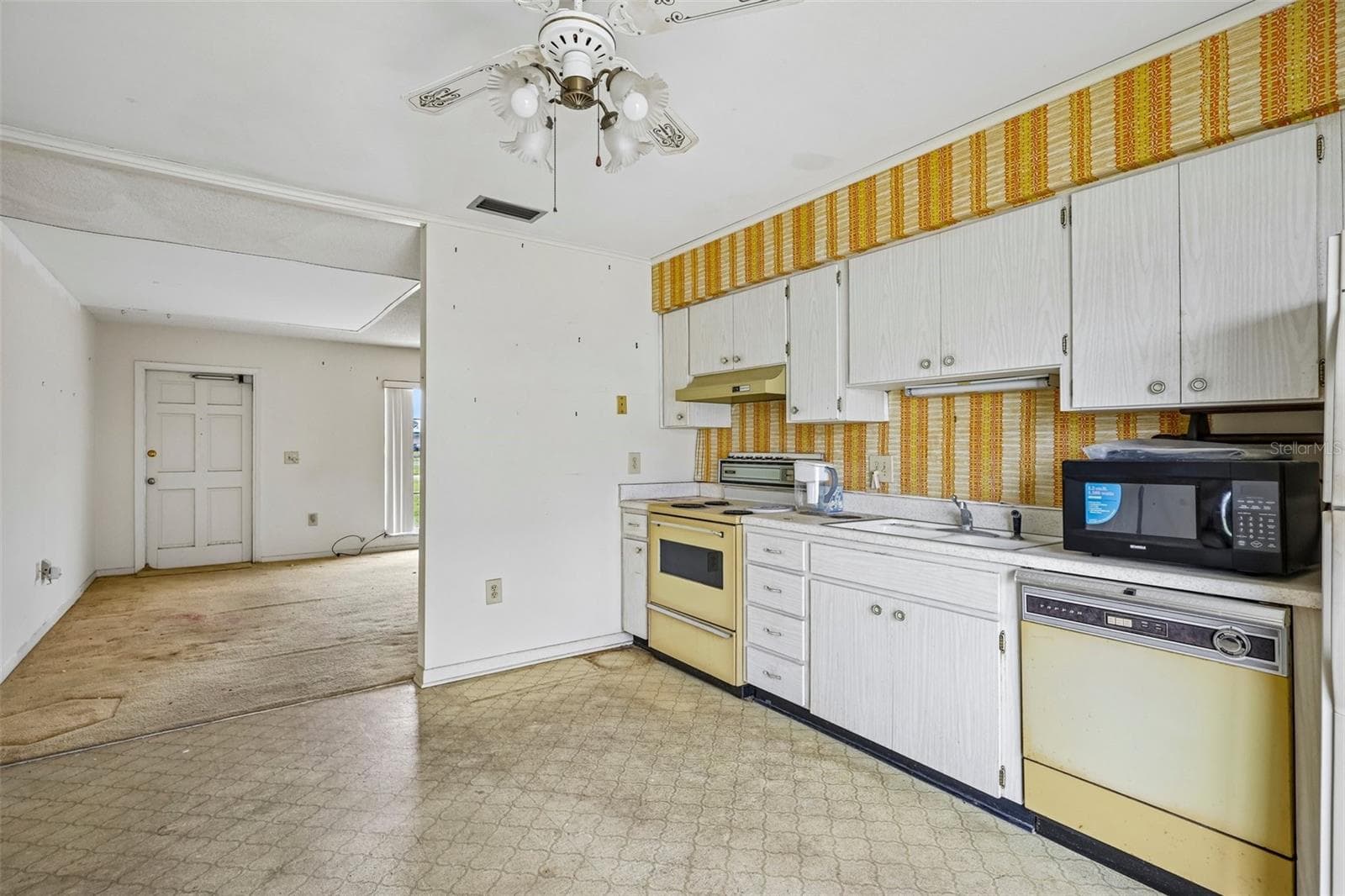 Single Family Residence at 704 RADFORD PL, SUN CITY CENTER, photo 10 of 45