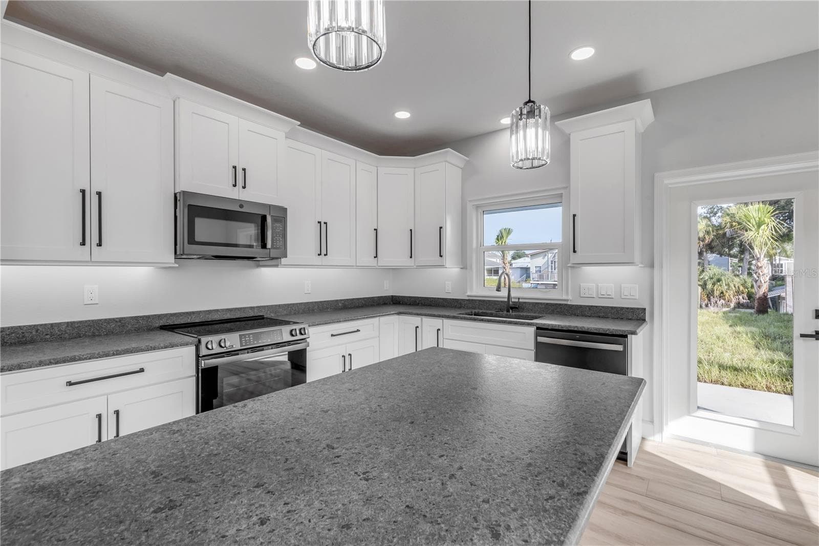 Single Family Residence at 128 INDIAN CREEK RD, OAK HILL, photo 16 of 71